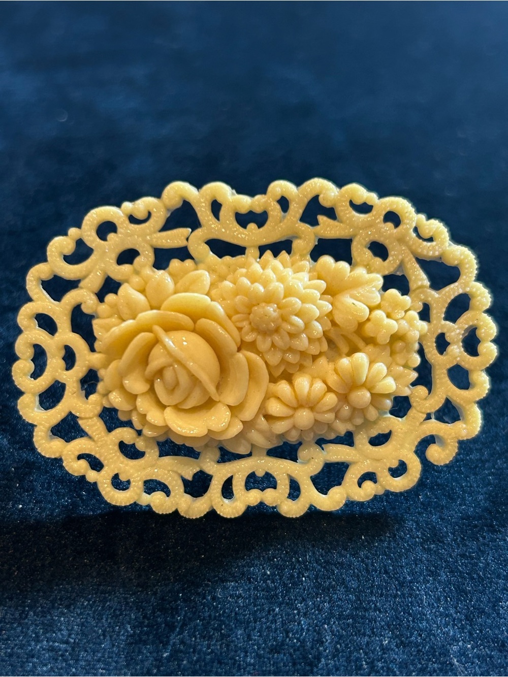Celluloid Ivory/tone Floral Lace Brooch